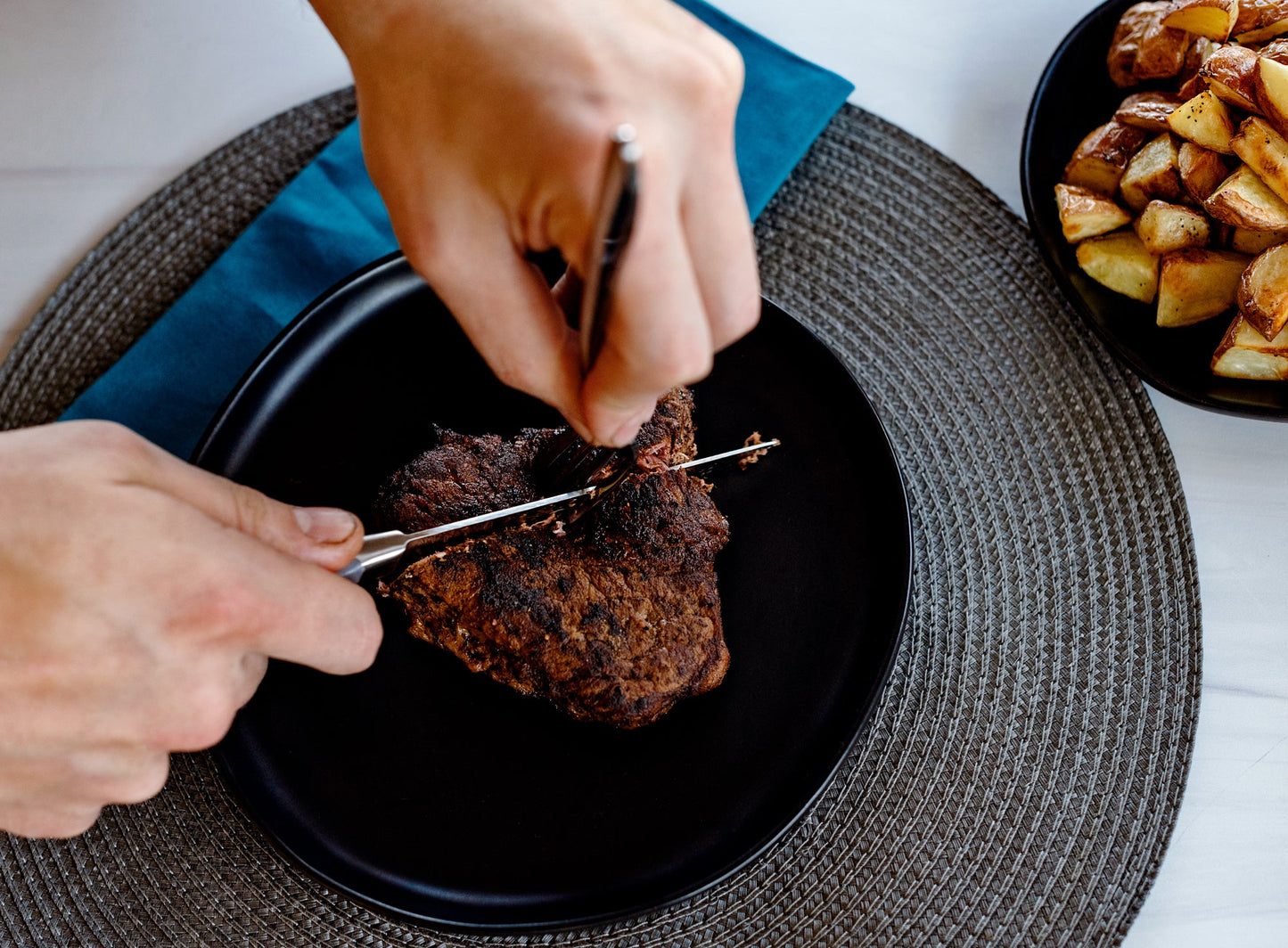 Superior Set of 8 Steak Knives - Gray-4